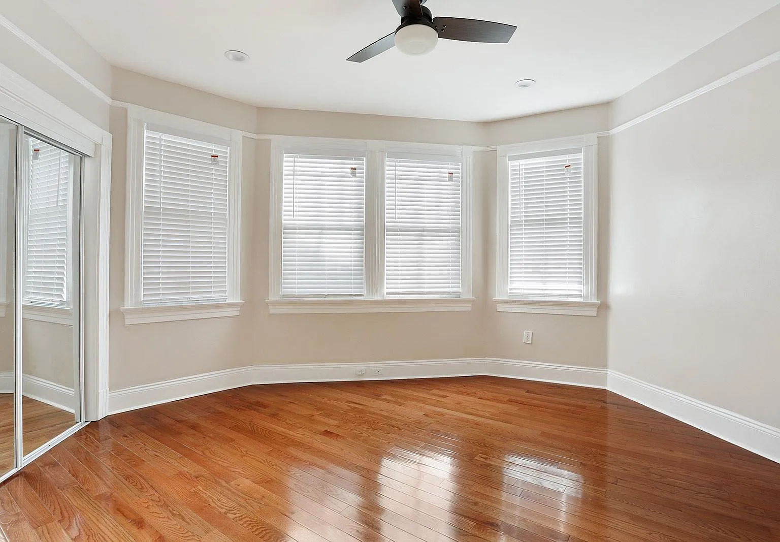 2735 Octavia St — Photo 4