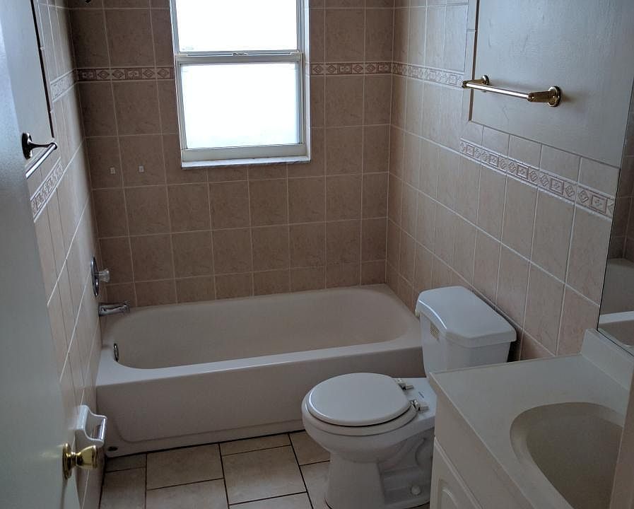 2nd image of 3052 Park Ln APT B