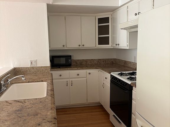 4th image of 2700 Cahuenga Blvd E #406