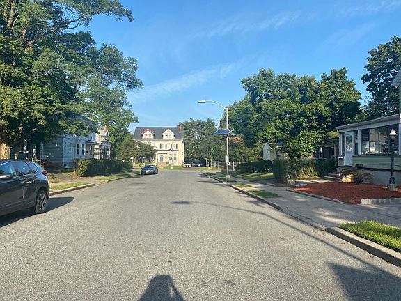 5th image of 52 Everett St