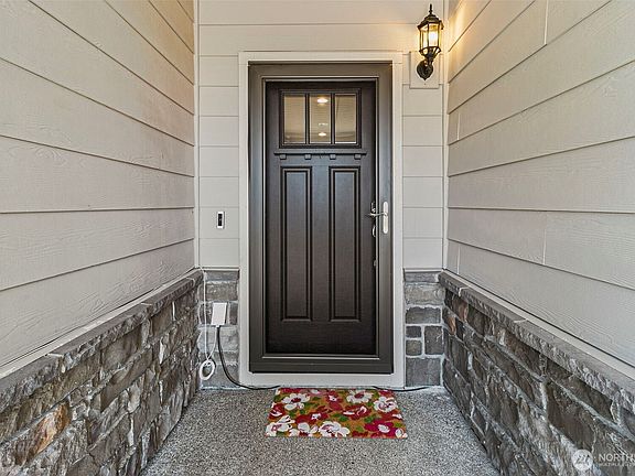 2nd image of 13921 Parkview Dr E