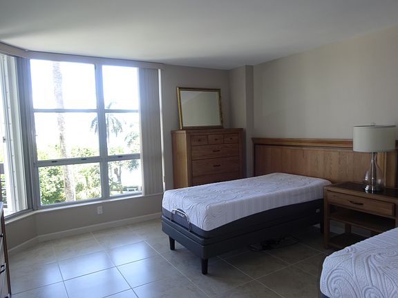 3rd image of 3600 Mystic Pointe Dr APT 414