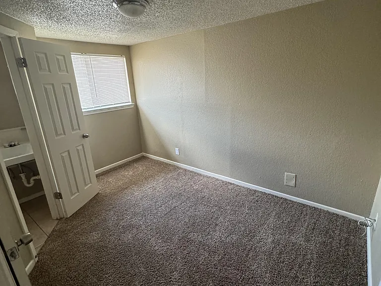 602 N 2nd St #1-D — Photo 6
