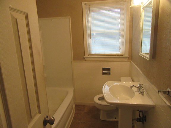 4th image of 847 S Wright St