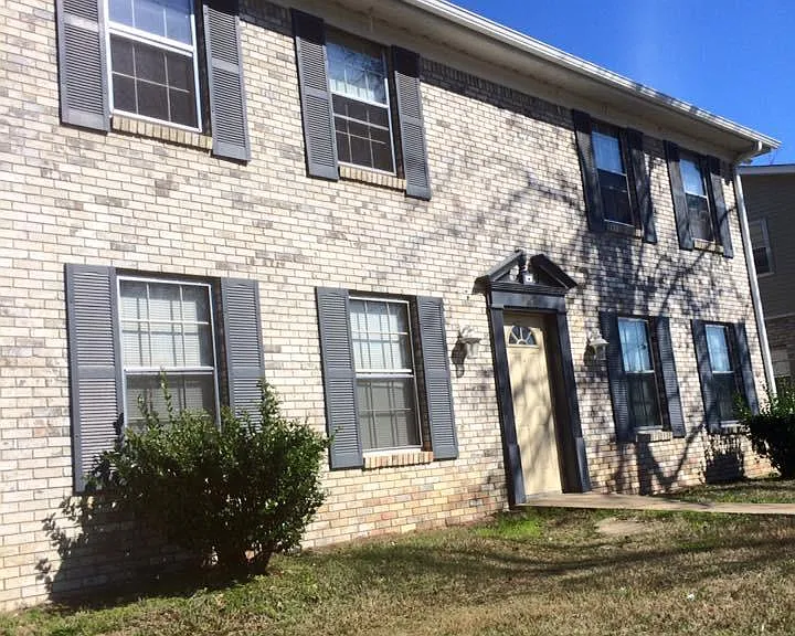 5822 Valley Dr — Photo 1