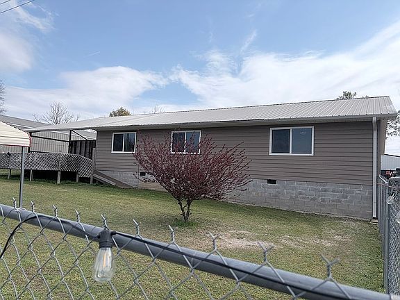 3rd image of 200 Centennial Blvd