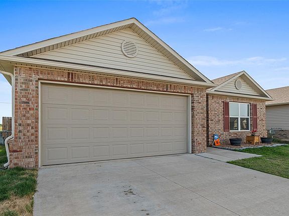 2nd image of 1319 Chuck Wagon Dr