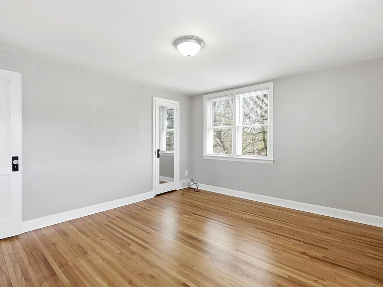271 W Wyncliffe Ave — Photo 20