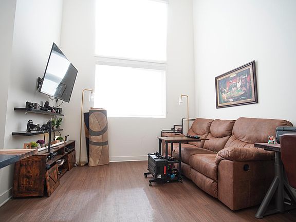 3rd image of 3980 Wilshire Blvd S #742