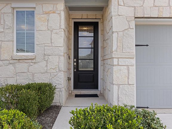 2nd image of 316 Montauk Loop