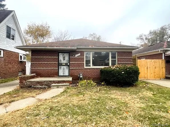 7483 Mettetal St, Detroit, MI 48228