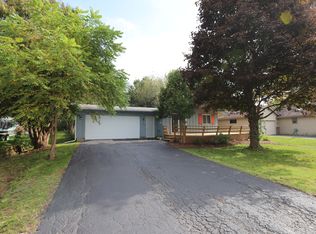 909 Candlewick Dr NE, Poplar Grove, IL 61065