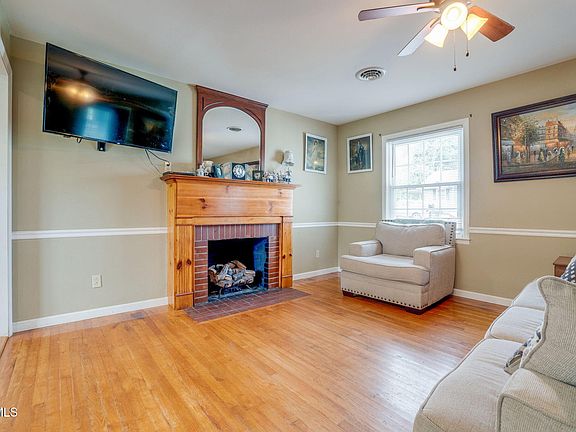 5th image of 139 Lynnwood Ave