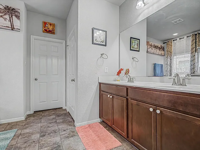 16534 Twinwalker Dr — Photo 12