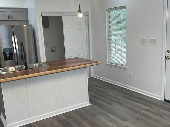 4th image of 1503 Smart St