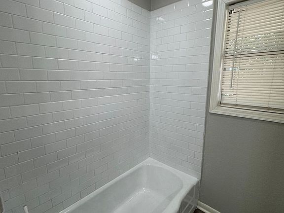 4th image of 511 Powers St