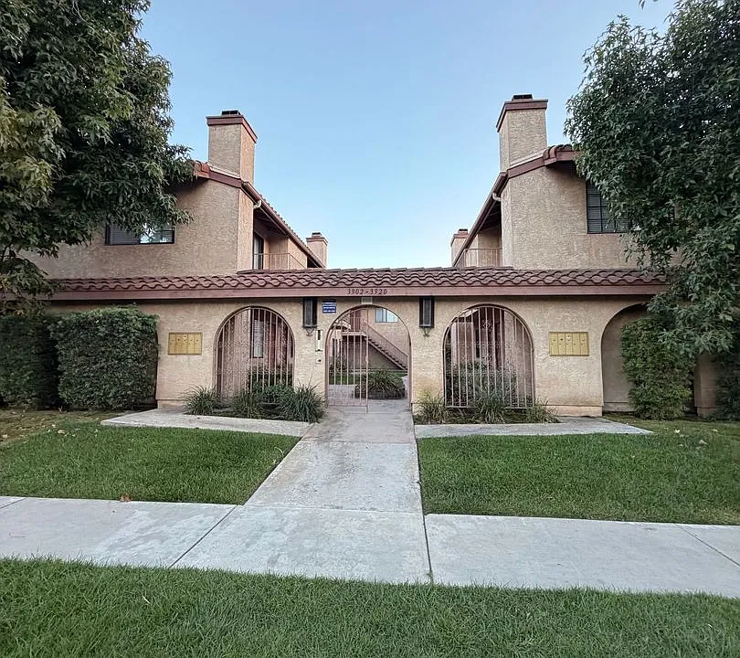 3902Howard