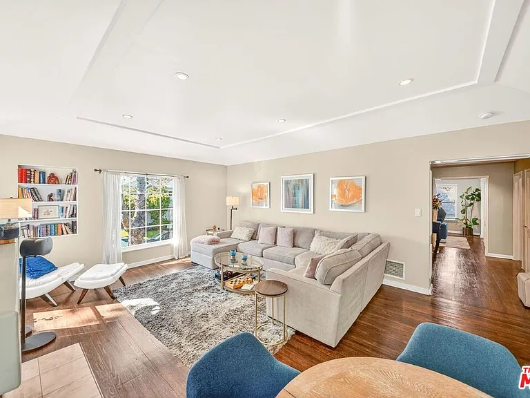 9928 Robbins Dr — Photo 8