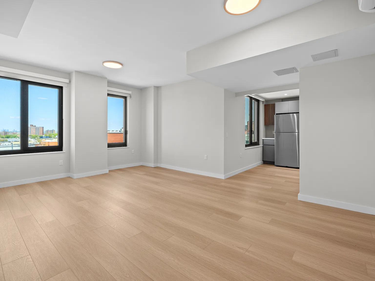 2905 West 17th Street — Photo 4