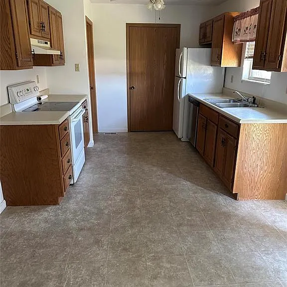 840 Southgate Dr — Photo 4