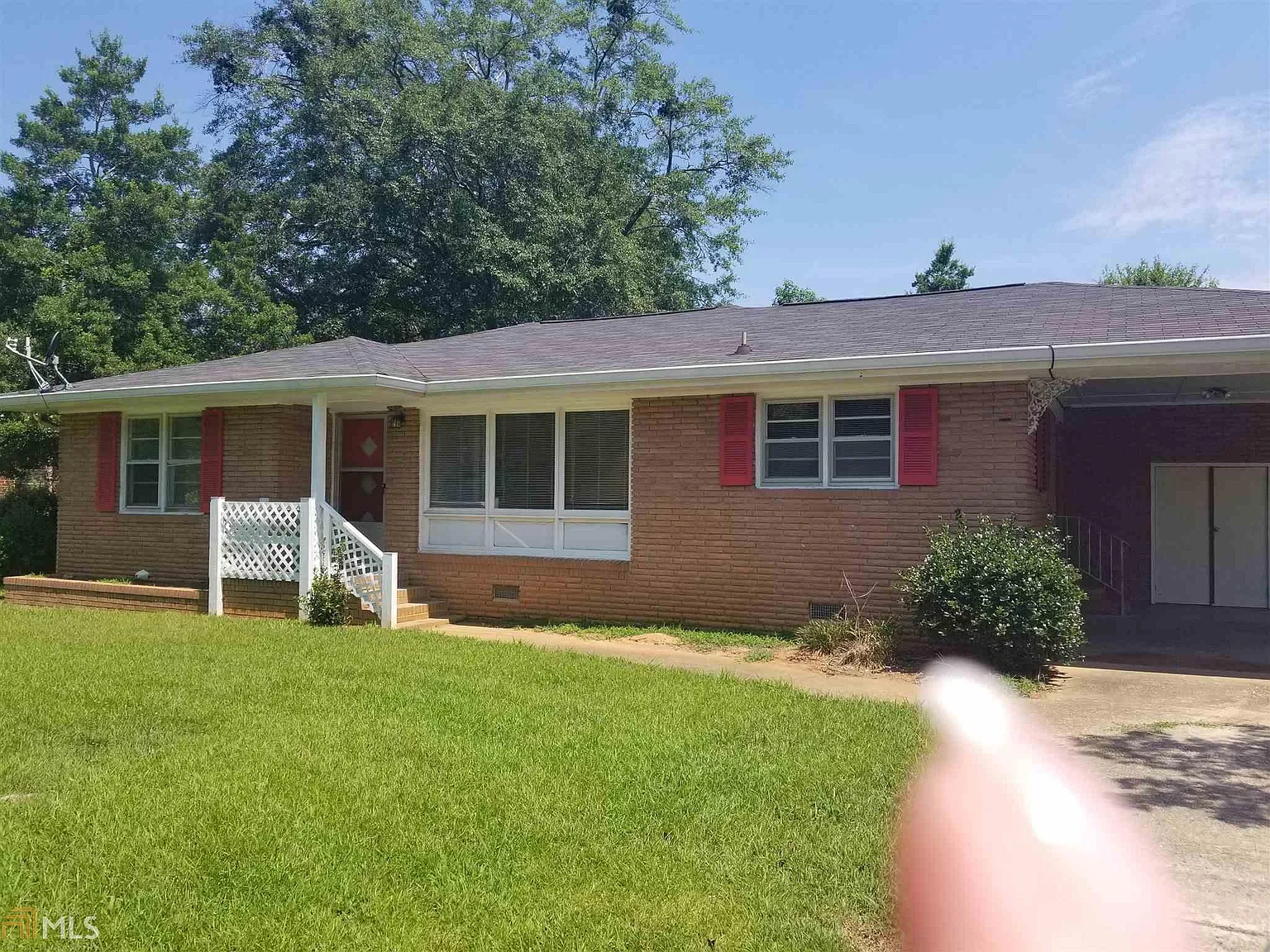 276 E Broad St photo 1