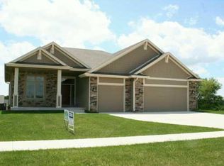 7785 Springcreek Dr, Pleasant Hill, IA 50327