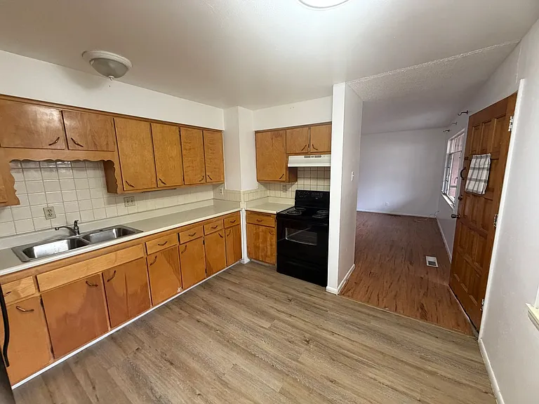 1030-1040 Truman St SE — Photo 8