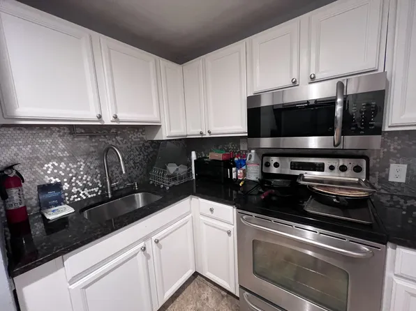 50 Seymour St APT 8, Roslindale, MA 02131