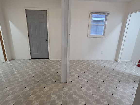4th image of 301 1/2 Palmer Ave