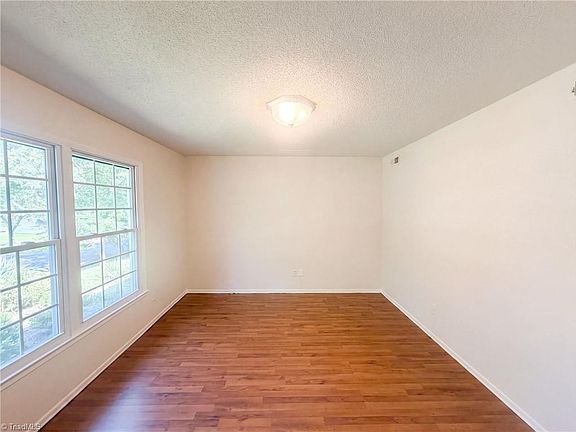 4th image of 2605 Lamroc Rd