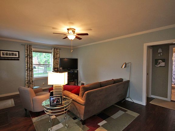 3rd image of 805 S Villa Dr