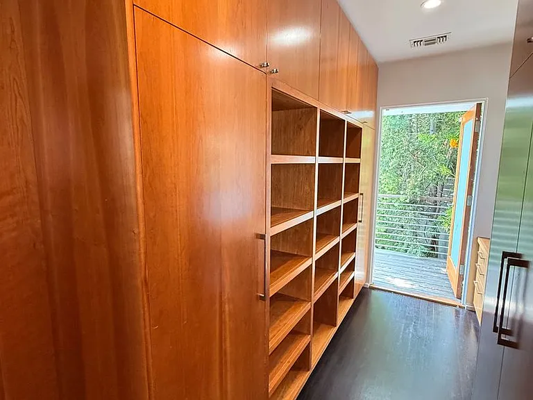 4246 Lexington Ave — Photo 12