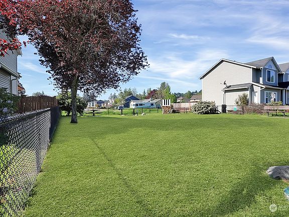 4th image of 221 Elise Ln