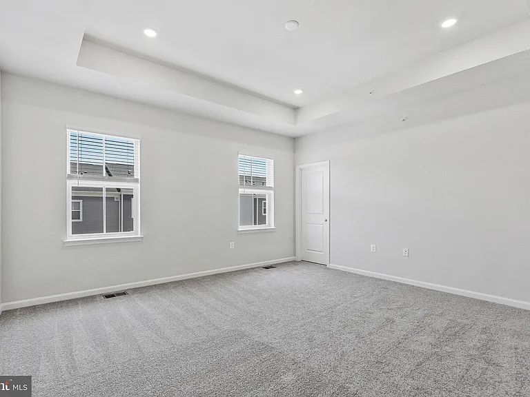 9670 Swallowtail Ln — Photo 19