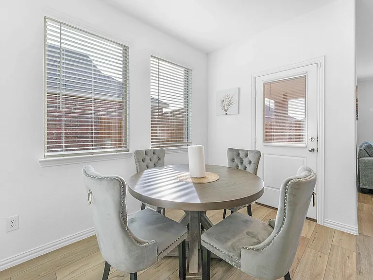 513 Macdonald Way — Photo 8
