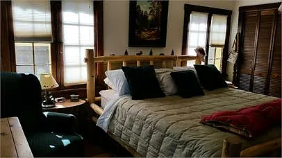 4742 S Cedar Rd — Photo 2