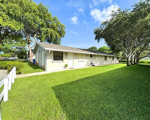 5637 Taft St #5637 Photo 1