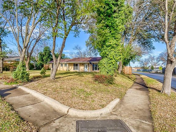 2nd image of 1001 Rockledge Dr