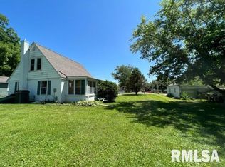 255 E Central St, Farmington, IL 61531