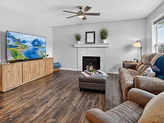 3rd image of 1218 Patriot Way