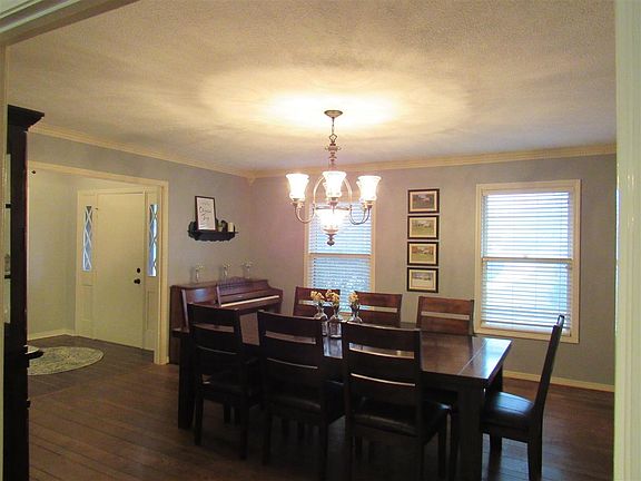 3rd image of 1571 Laura Ln