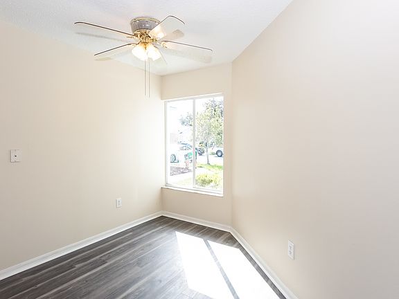 5th image of 4303 Country Hills Blvd