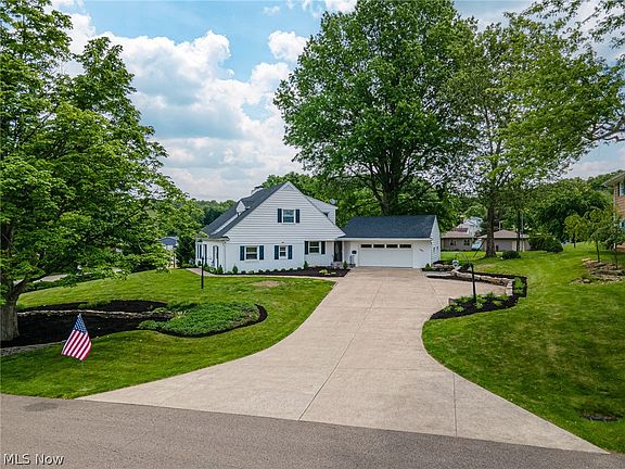 3rd image of 1691 Knob Hill Dr