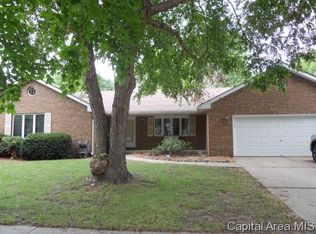 1808 Hunter Ridge Dr, Springfield, IL 62704