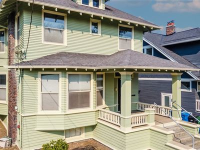 735 33 Avenue, Seattle, WA, 98122