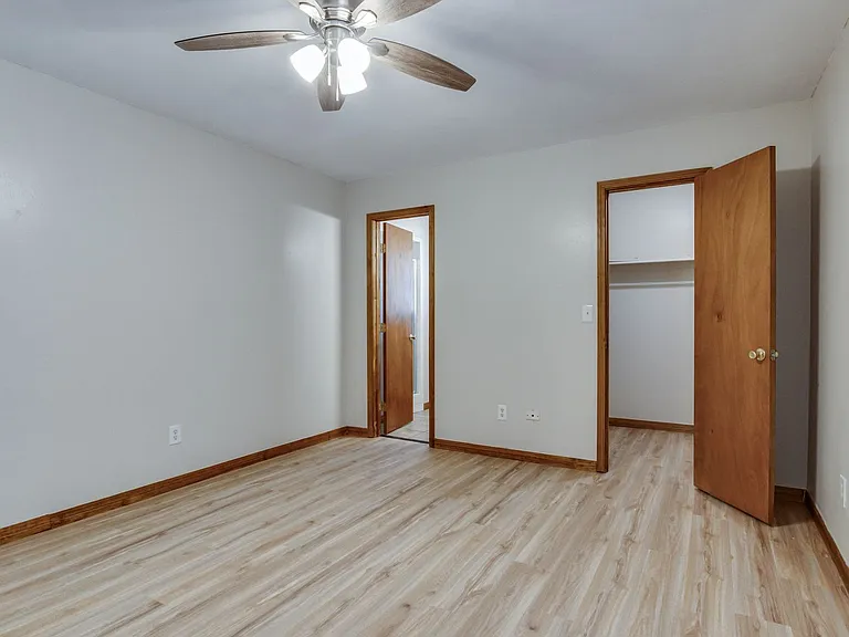819 N Eagle Ln — Photo 34