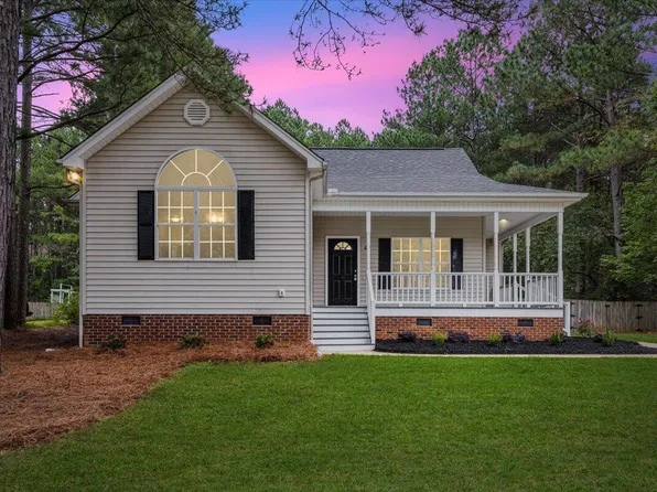 49 Mooney Dr, Fuquay Varina, NC 27526