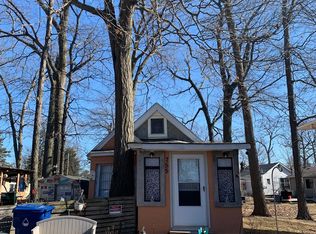 755 Cedarlawn Rd, Waterford, MI 48328