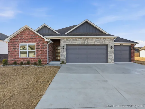 3821 W Edgewater Ct, Broken Arrow, OK 74012