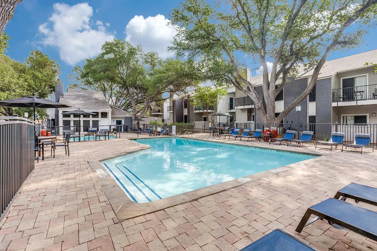 1 bed, 1.0 bath, 512 sqft, $1,133 — Photo 1